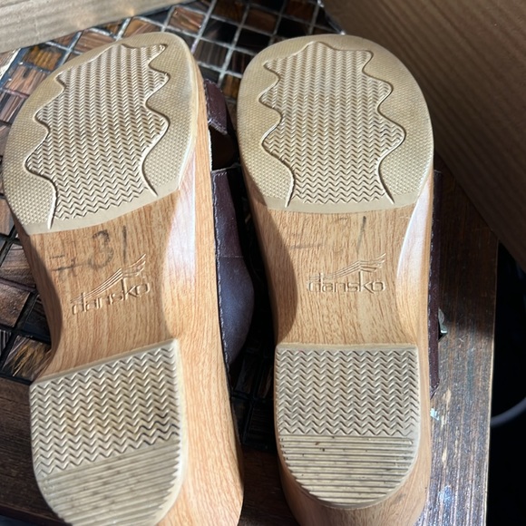 Size 39/9 Dansko crisscross straps clogs mules - Picture 6 of 7